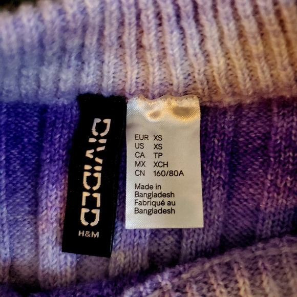 Sweaters - Picture 2 of 4